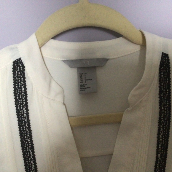 H&M ivory blouse with black lace. New condition. - Picture 2 of 4